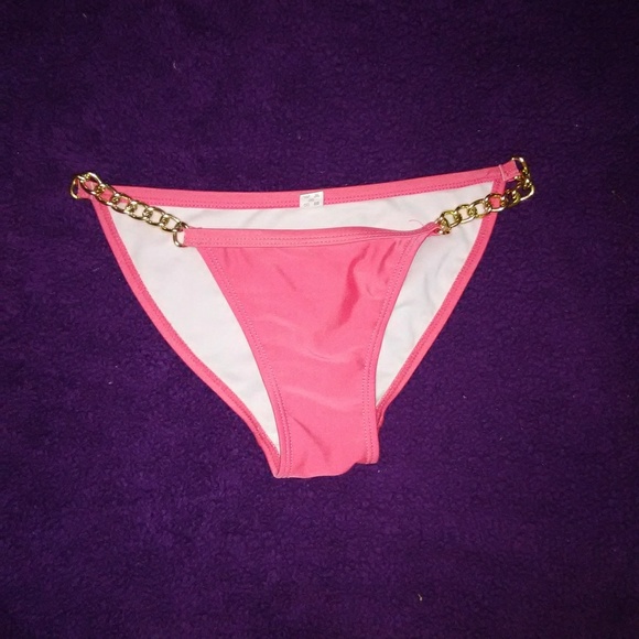 Bikini - Picture 3 of 5